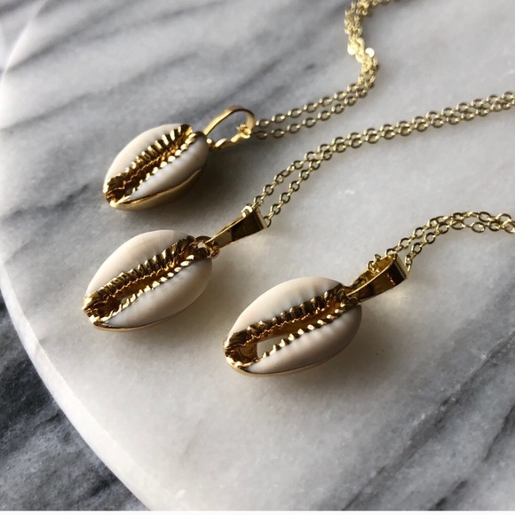 14kt Gold Cowrie Shell Necklace Boho - Picture 3 of 7